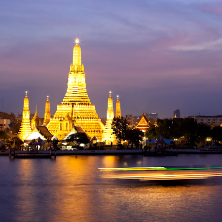 Wat Arun in pink sunset twilight, Bangkok, Thailand